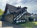 Schicke 3 Zimmer-Wohnung mit Dachterrasse und eigenem Eingang in bester Lage von Grfrath - Solingen