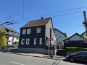 Freistehendes Einfamilienhaus mit Einliegerwohnung und Garage mit Lagerraum. - Solingen
