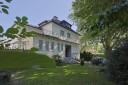 Freistehende Villa als Zweifamilienhaus mit 2 Garagen und separatem Gartengebude in Ohligs. - Solingen